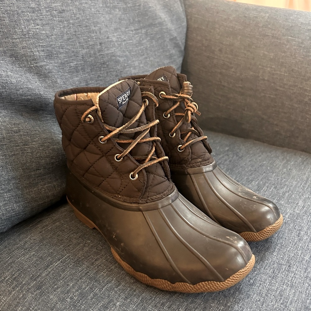 Black sperry boots